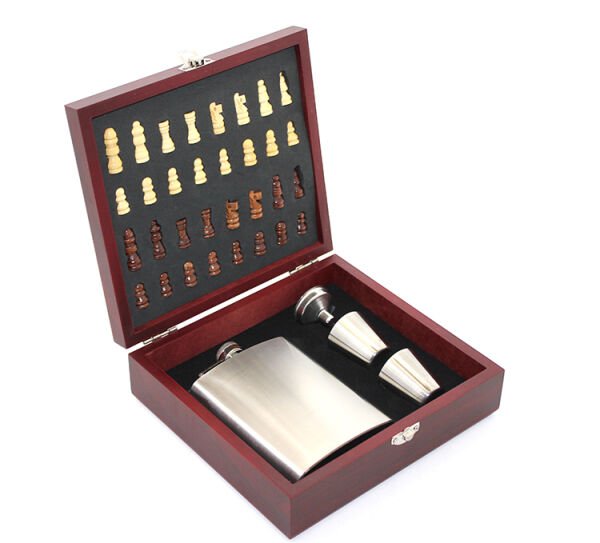 Ahşap Kutulu Satrançlı Matara Seti 8 oz