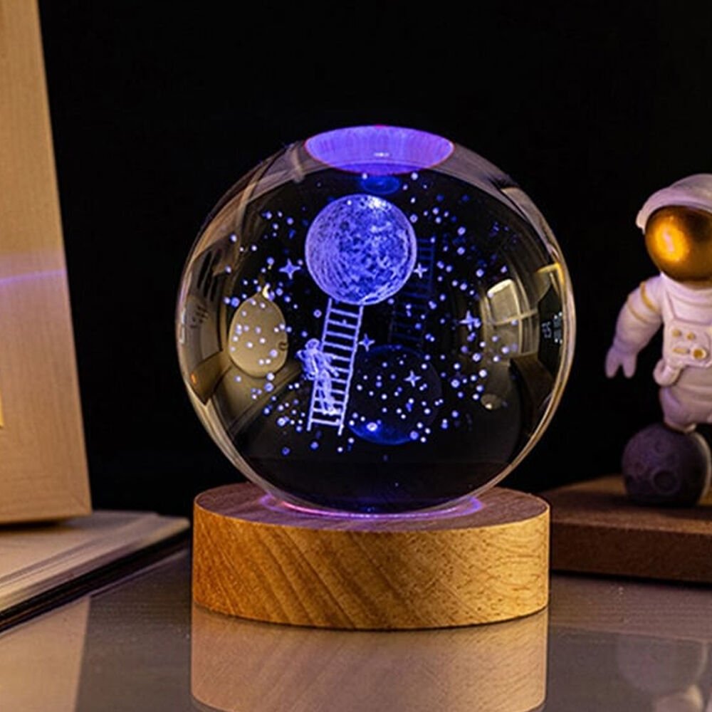 Aya Çıkan Astronot Tasarımlı Işıklı Cam Küre